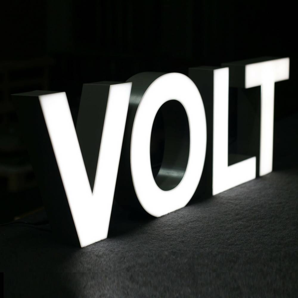 Quizzy LED Letter V