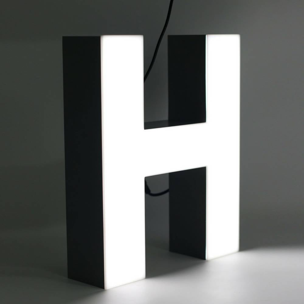 Quizzy LED Letter H